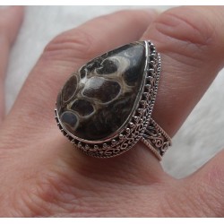 Zilveren ring met Turitella gezet in bewerkte setting 19 mm