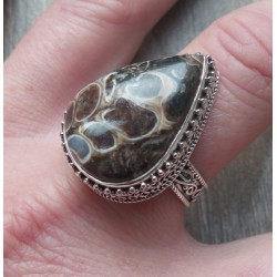 Zilveren ring met Turitella gezet in bewerkte setting 19 mm