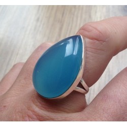 Zilveren ring grote druppelvorm blauwe Chalcedoon maat 17.5 mm