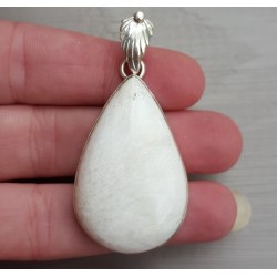 Zilveren hanger gezet met druppelvormige Scoleciet
