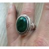 Zilveren ring met ovale Emerald met bewerkte kop en band 17 mm