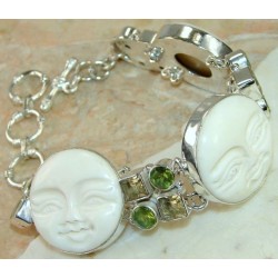 Zilveren armband met uit been gesneden gezichten