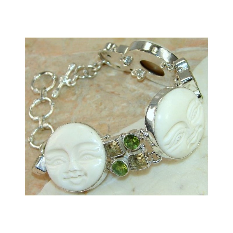 Zilveren armband met uit been gesneden gezichten