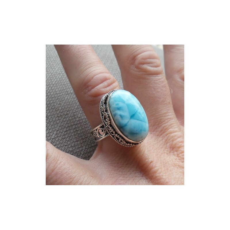 Zilveren ring Larimar gezet in bewerkte setting 17.7 mm