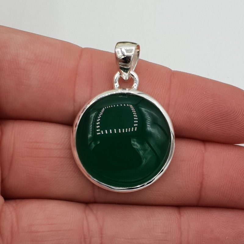 Zilveren hanger gezet met ronde groene Onyx