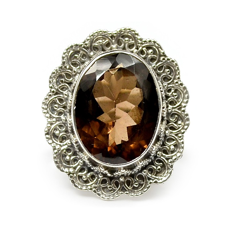 Zilveren ring met Smokey Topaas met bewerkte kop en band 17 mm
