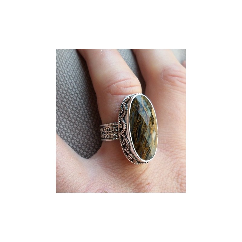 Zilveren ring met ovale Pietersiet in bewerkte setting 16.5 mm