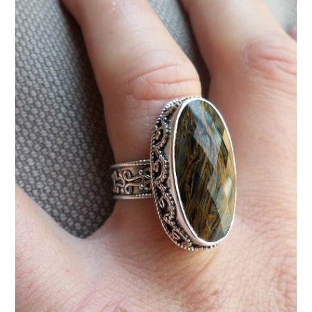 Zilveren ring met ovale Pietersiet in bewerkte setting 16.5 mm