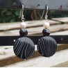 Zilveren oorbellen met schelp, Onyx en Parel
