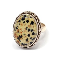 Zilveren ring met Dalmatier Jaspis en bewerkte kop 17.5 mm