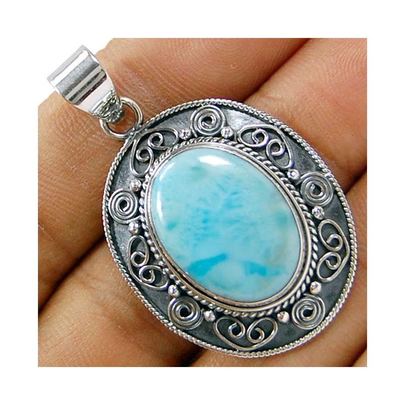 Zilveren edelsteen hanger met ovale Larimar en bewerkte setting