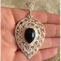 Zilveren grote hanger met open bewerkte setting en Onyx
