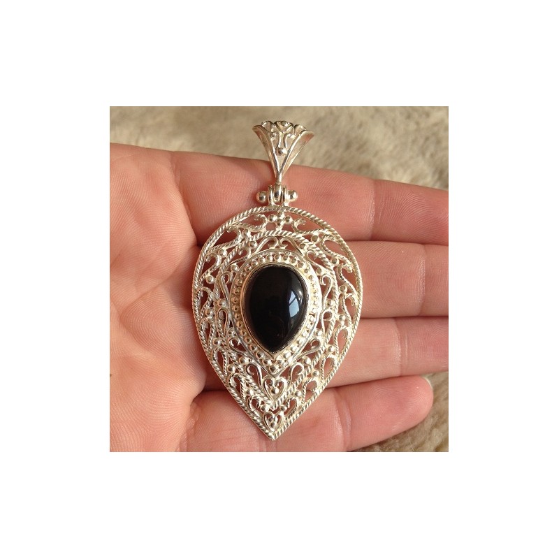 Zilveren grote hanger met open bewerkte setting en Onyx