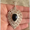 Zilveren grote hanger met open bewerkte setting en Onyx