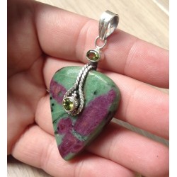 Zilveren edelsteen hanger met Robijn Zoisiet en Peridot