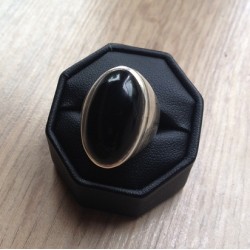 Zilveren ring met ovale cabochon zwarte Onyx maat 17.5 mm