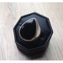 Zilveren ring met brede zwarte Onyx druppel maat 17.7 mm