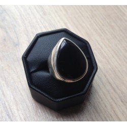 Zilveren ring met brede zwarte Onyx druppel maat 17.7 mm