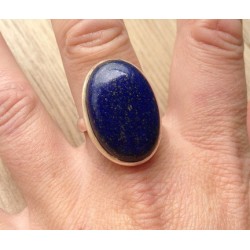 Zilveren ring met grote ovale Lapis Lazuli maat 18.5 mm