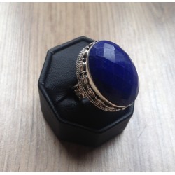 Zilveren ring met ovale facet Lapis Lazuli bewerkte setting 17.5