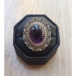 Zilveren ring met cabochon Amethist met bewerkte kop 17.5 mm
