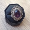 Zilveren ring met cabochon Amethist met bewerkte kop 17.5 mm