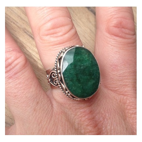 Zilveren ring met Emerald in bewerkte setting ring maat 18 mm