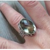 Zilveren ring met groene Amethist in bewerkte setting 17 mm