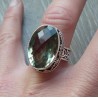 Zilveren ring met groene Amethist in bewerkte setting 17 mm