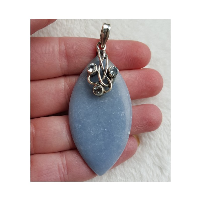 Zilveren hanger gezet met marquise Angeliet en blauw Topaas
