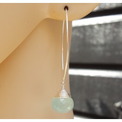Zilveren oorbellen met aqua Chalcedoon onion briolet