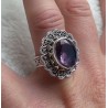 Zilveren ring met facet Amethist met bewerkte kop en band 17.3 m