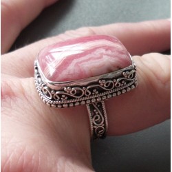Zilveren ring Rhodochrosiet in bewerkte setting maat 17.7 mm