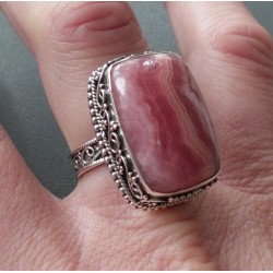 Zilveren ring Rhodochrosiet in bewerkte setting maat 17.7 mm