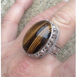 Zilveren ring met grote Tijgeroog in bewerkte setting maat 18.3