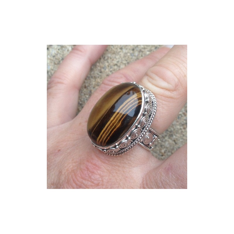 Zilveren ring met grote Tijgeroog in bewerkte setting maat 18.3