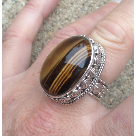 Zilveren ring met grote Tijgeroog in bewerkte setting maat 18.3
