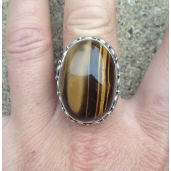 Zilveren ring met grote Tijgeroog in bewerkte setting maat 18.3