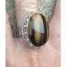 Zilveren ring met grote Tijgeroog in bewerkte setting maat 18.3
