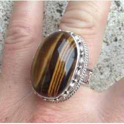 Zilveren ring met grote Tijgeroog in bewerkte setting maat 18.3