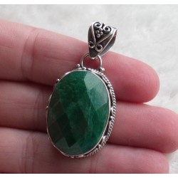 Zilveren hanger brede ovale Emerald gezet in bewerkte setting