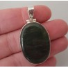 Zilveren hanger gezet met ovale cabochon Jade