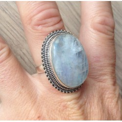 Zilveren ring met grote regenboog Maansteen maat 18 mm