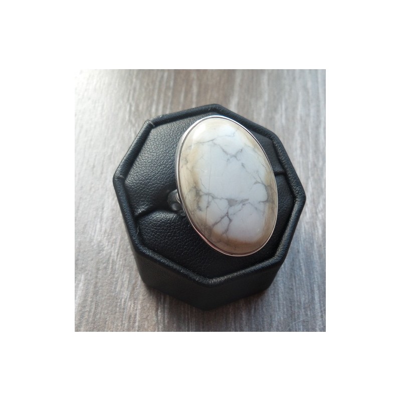 Zilveren ring gezet met witte Howliet ring maat 17.5 mm