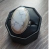 Zilveren ring gezet met witte Howliet ring maat 17.5 mm