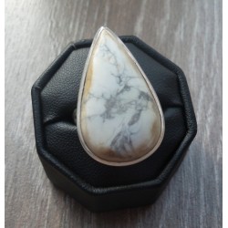 Zilveren ring met druppelvorm witte Howliet maat 19 mm