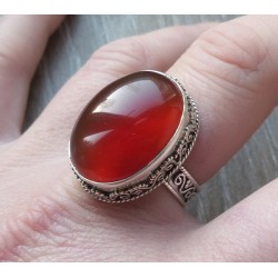 Zilveren ring met Carneool gezet in bewerkte setting 18 mm