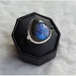 Zilveren ring met brede druppelvorm Labradoriet ring maat 18 mm
