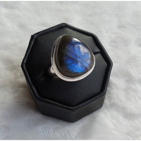 Zilveren ring met brede druppelvorm Labradoriet ring maat 18 mm