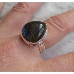 Zilveren ring met brede druppelvorm Labradoriet ring maat 18 mm